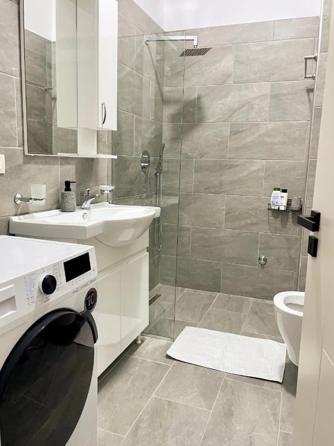 Home Inn Apartment Near City Center Тирана Экстерьер фото