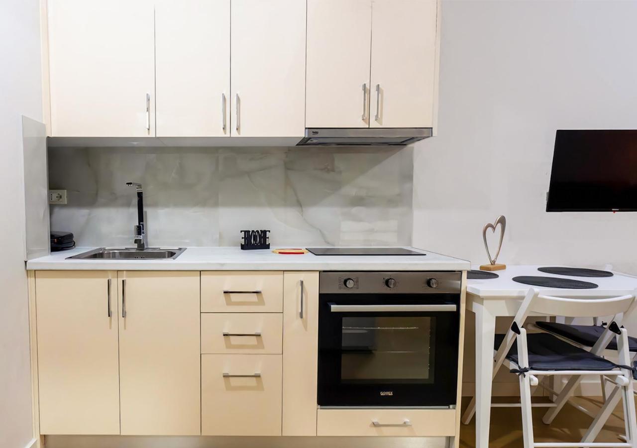 Home Inn Apartment Near City Center Тирана Экстерьер фото